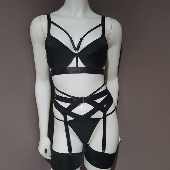 Harness Garter Lingerie Set - Picture 2 of 10